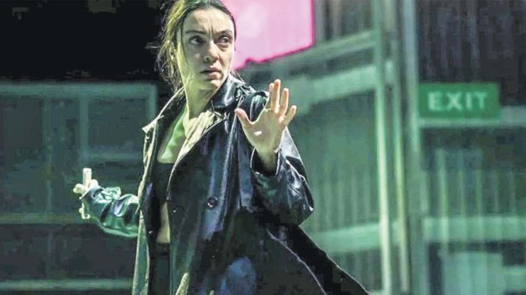 tiyatro insanlar mekanlar nesneler