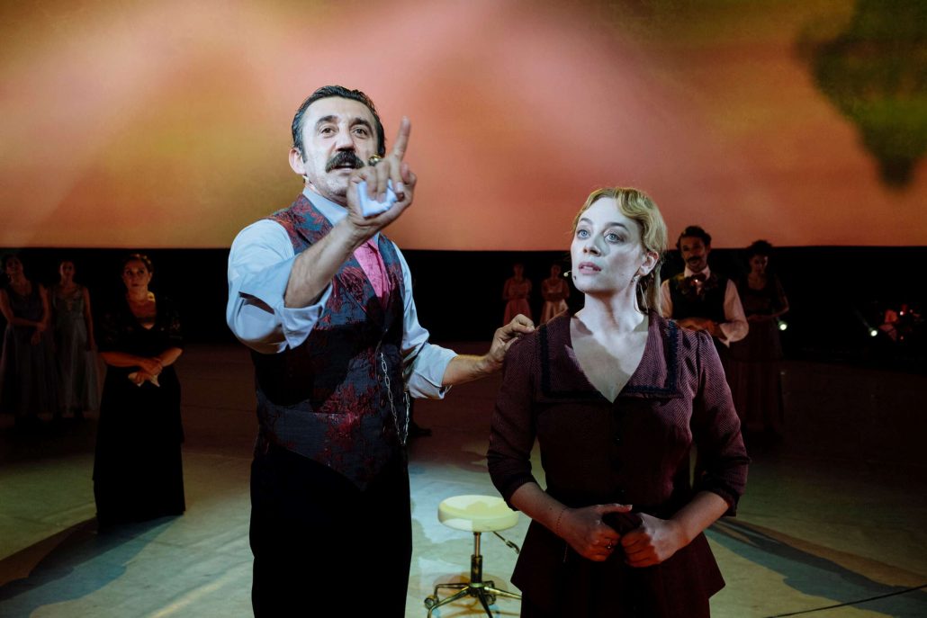 mayis ayi tiyatrolari